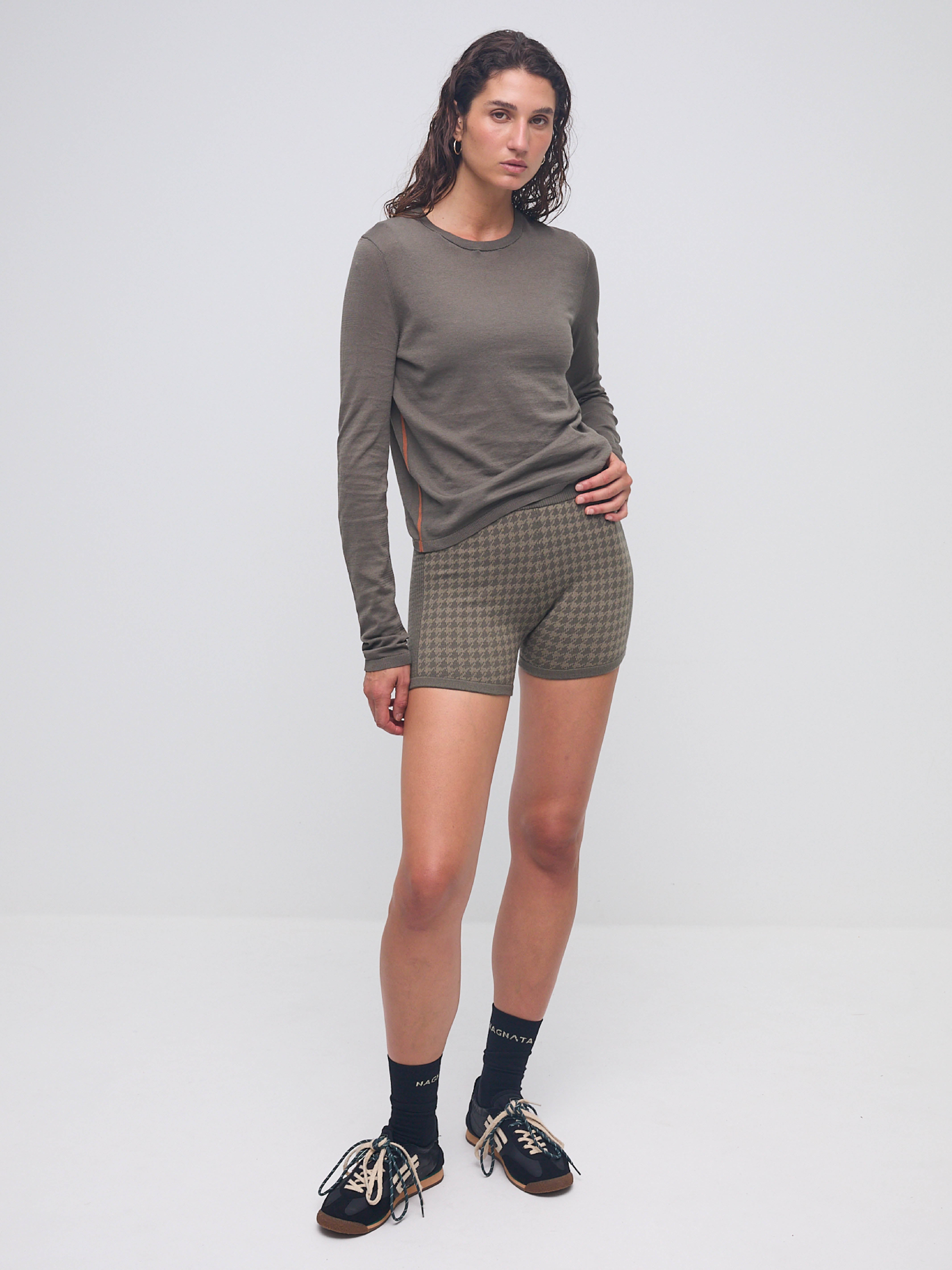 ESSENTIALS LONG SLEEVE TOP