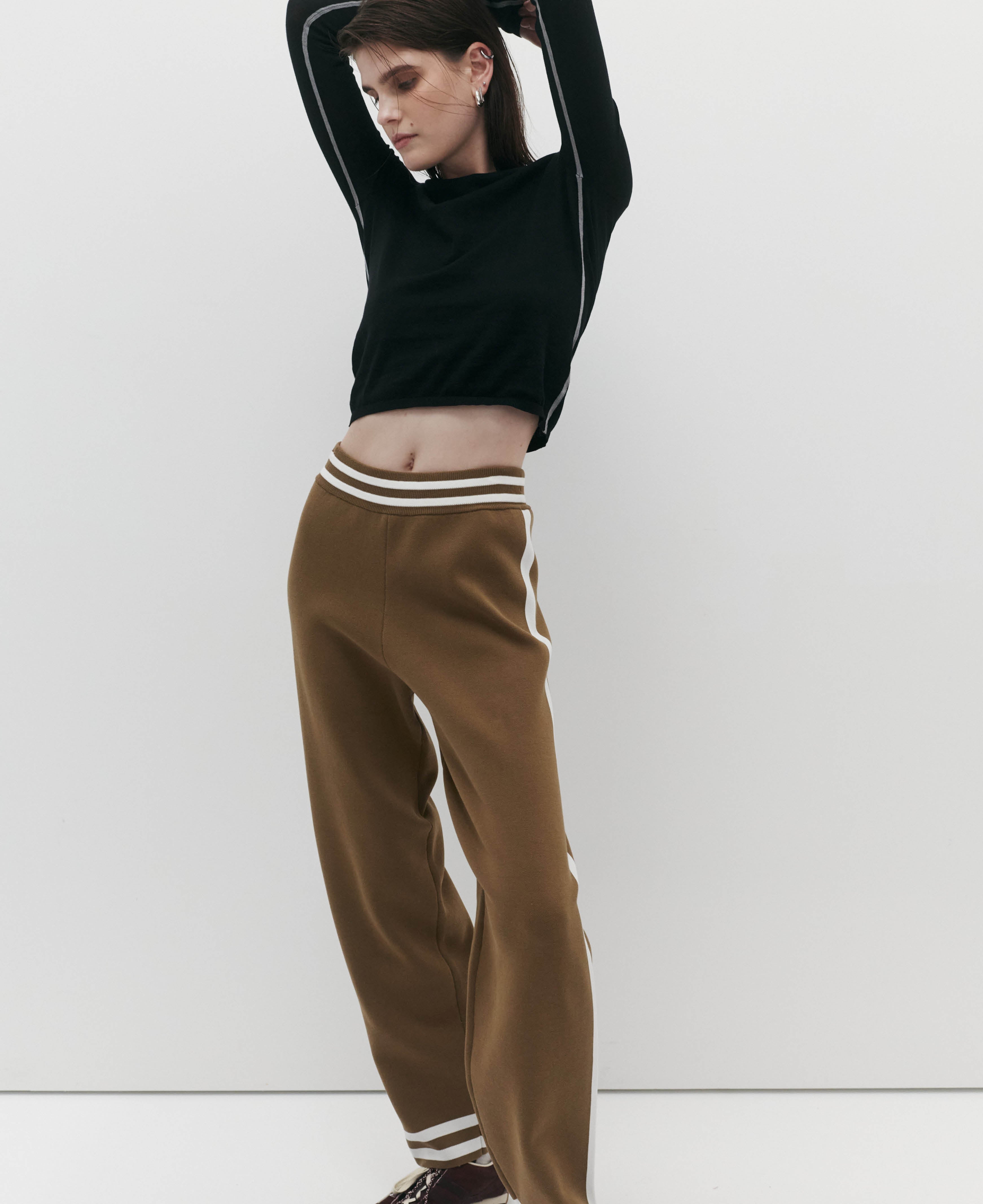 ESSENTIALS LONG SLEEVE TOP