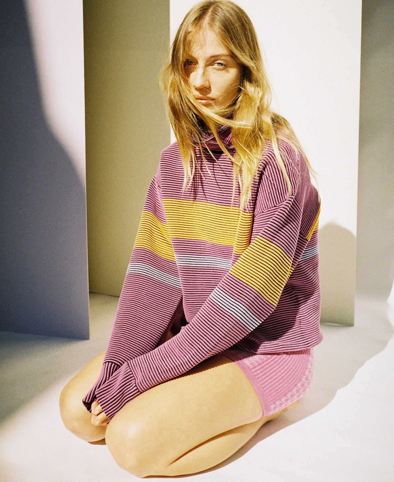Female model wears the Nagnata Retro Rib Sweater in purple haze and tangerine