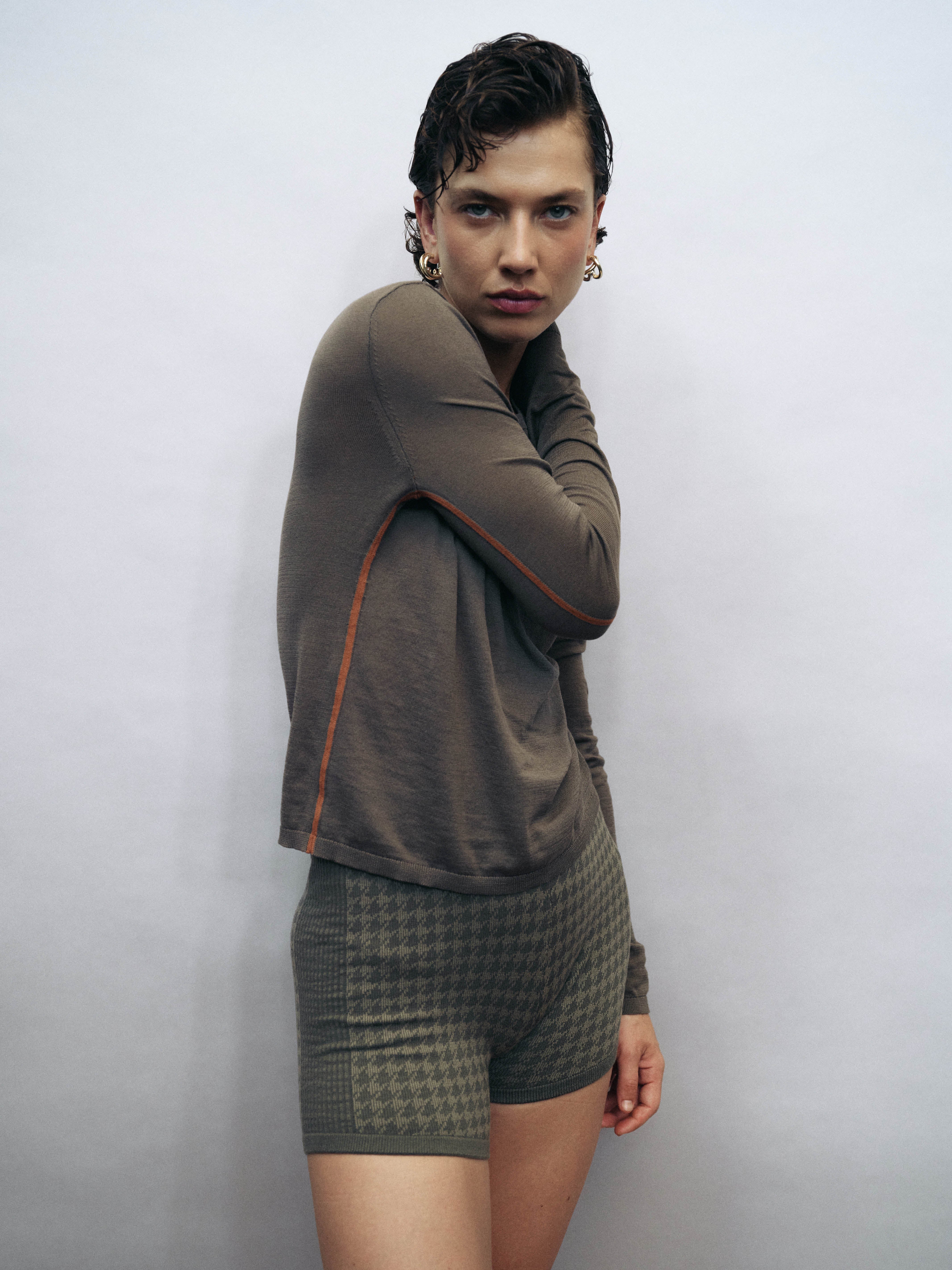 ESSENTIALS LONG SLEEVE TOP