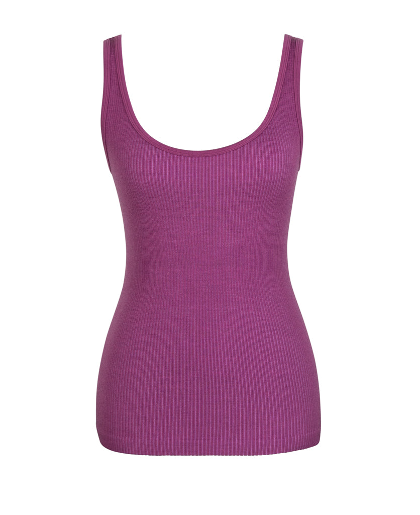 Female model wears Nagnata Avika Rib Tank in purple haze & lilac with a rib knit short in tangerine